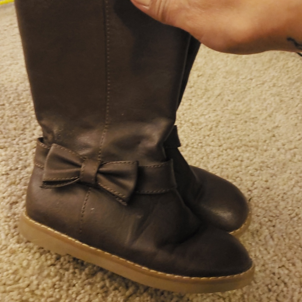 Brown boots with bow